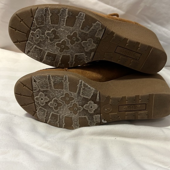 Maj Pow Tan Ankle Booties with Rubber Heel - Picture 7 of 8